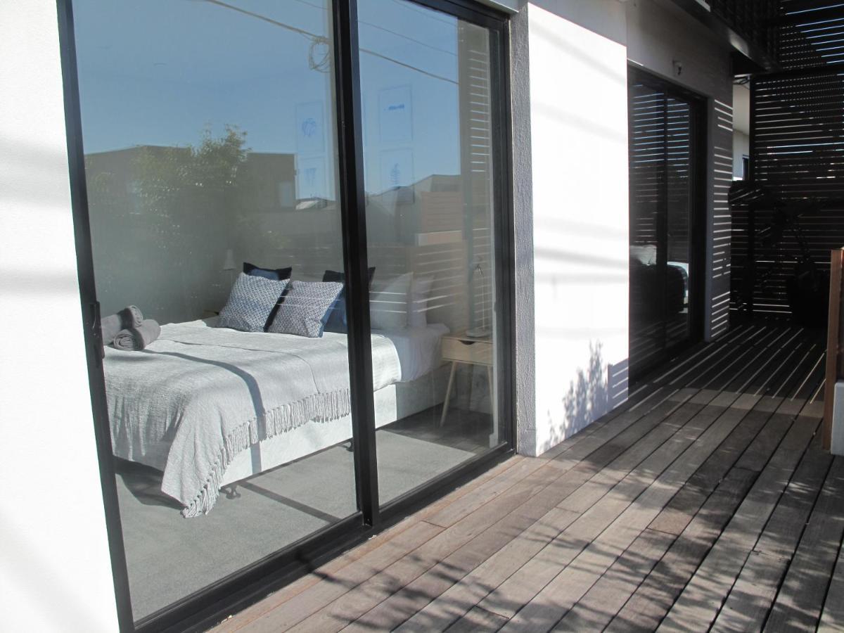 Modern 3 Bedroom Apt With Free Parking, Netflix, Wifi & Welcome Wine By Bnb Pro เมลเบิร์น ภายนอก รูปภาพ