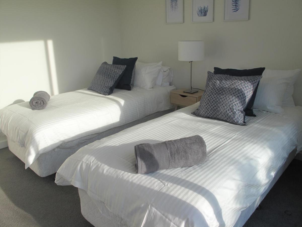 Modern 3 Bedroom Apt With Free Parking, Netflix, Wifi & Welcome Wine By Bnb Pro เมลเบิร์น ภายนอก รูปภาพ
